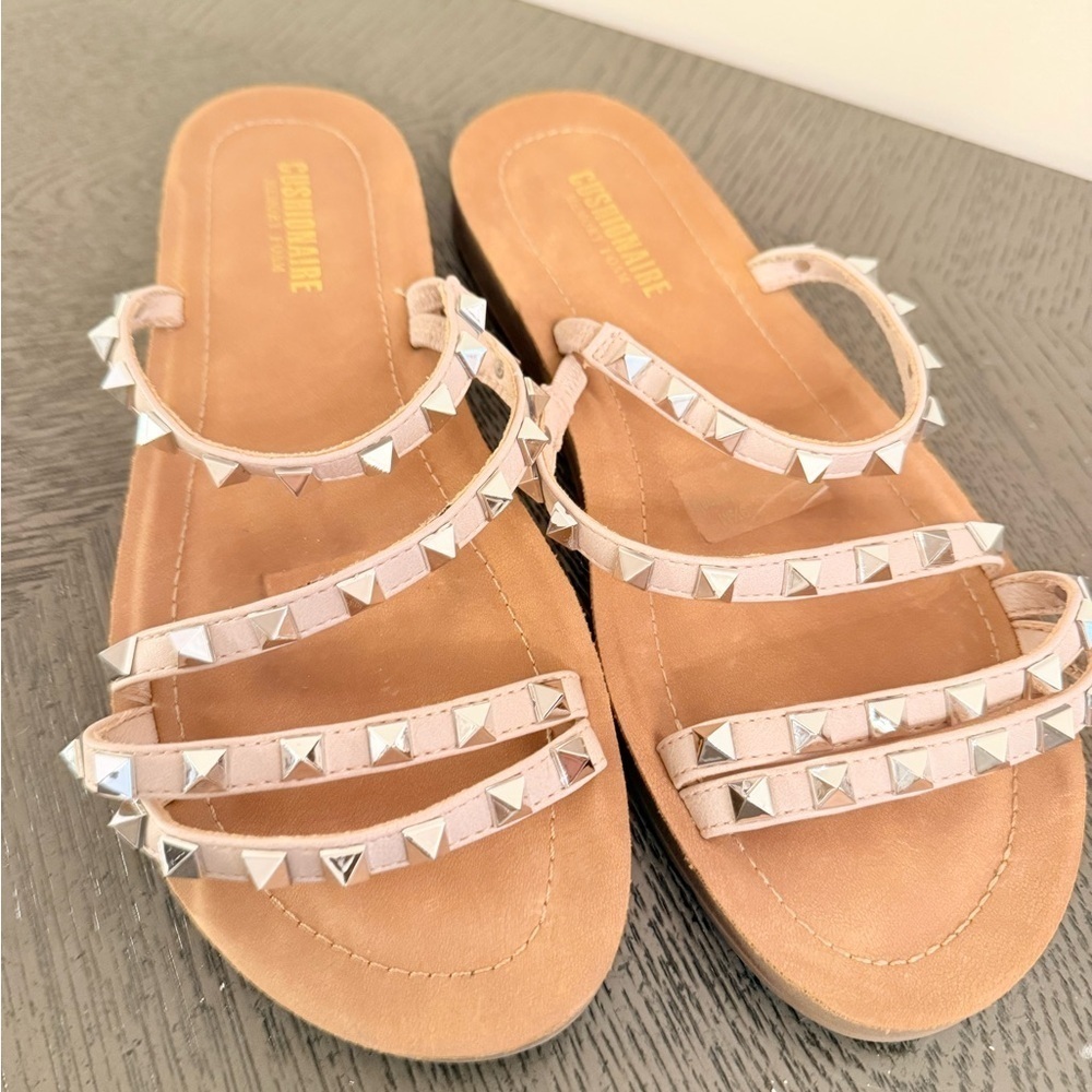 Cushionaire Inez Tan Silver Studded Vegan Slide Sandals Woman’s 9.5